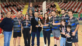 Gebze Öğretmenler Günü Voleybol Turnuvası’nda şampiyon Gebze Koç Ortaokulu!